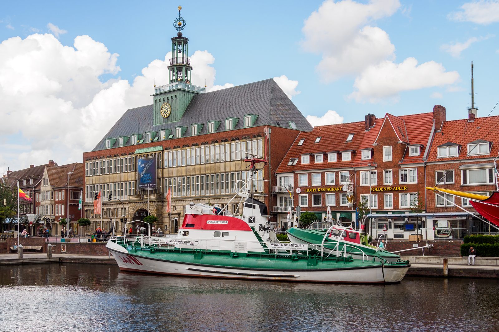 Ratsdelft und Rathaus in Emden